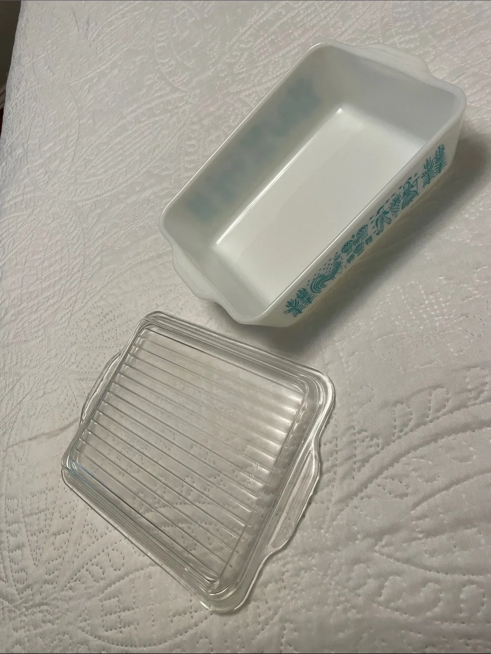 📍MCM Vintage Pyrex Amish Butterprint 1 1/2 Qt. Covered Milk Glass Baking Dish